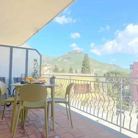 Dama View By Holidays Apartman *