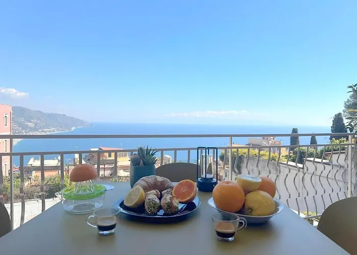Dama View By Holidays タオルミーナ