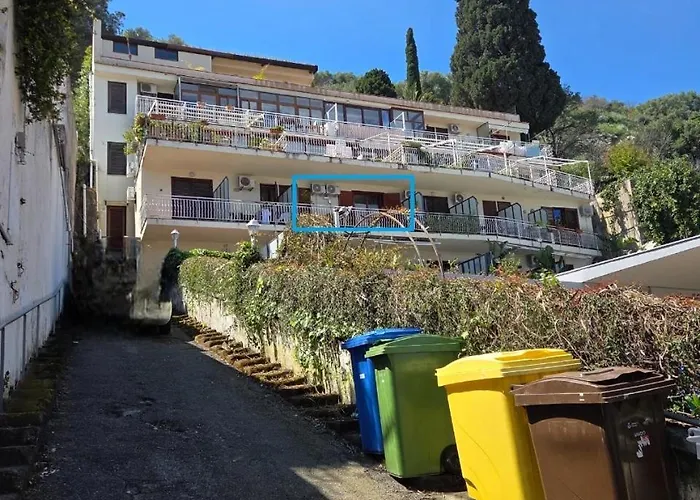 Dama View By Holidays